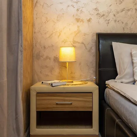 Square Slivnitsa 2br 5 Minutes From Center شقة